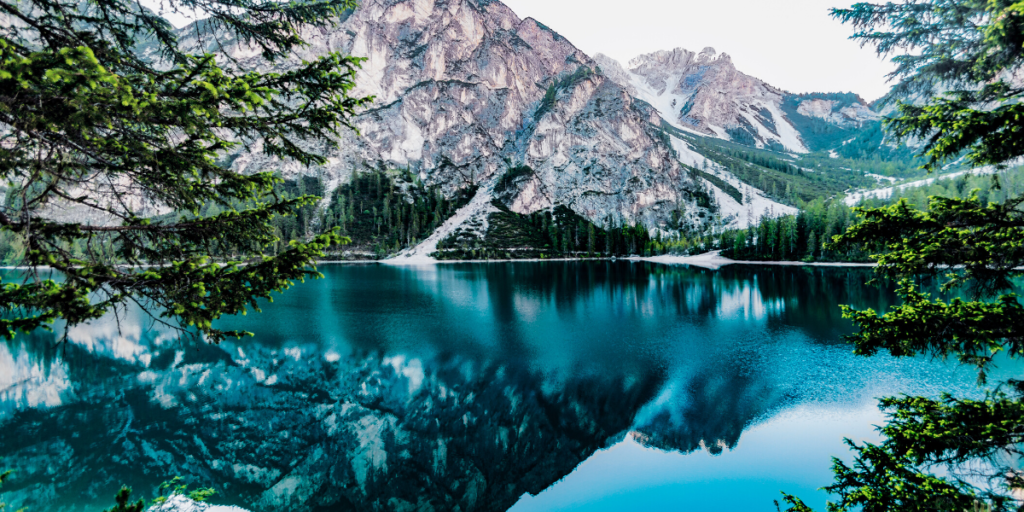 Heaven above, water below